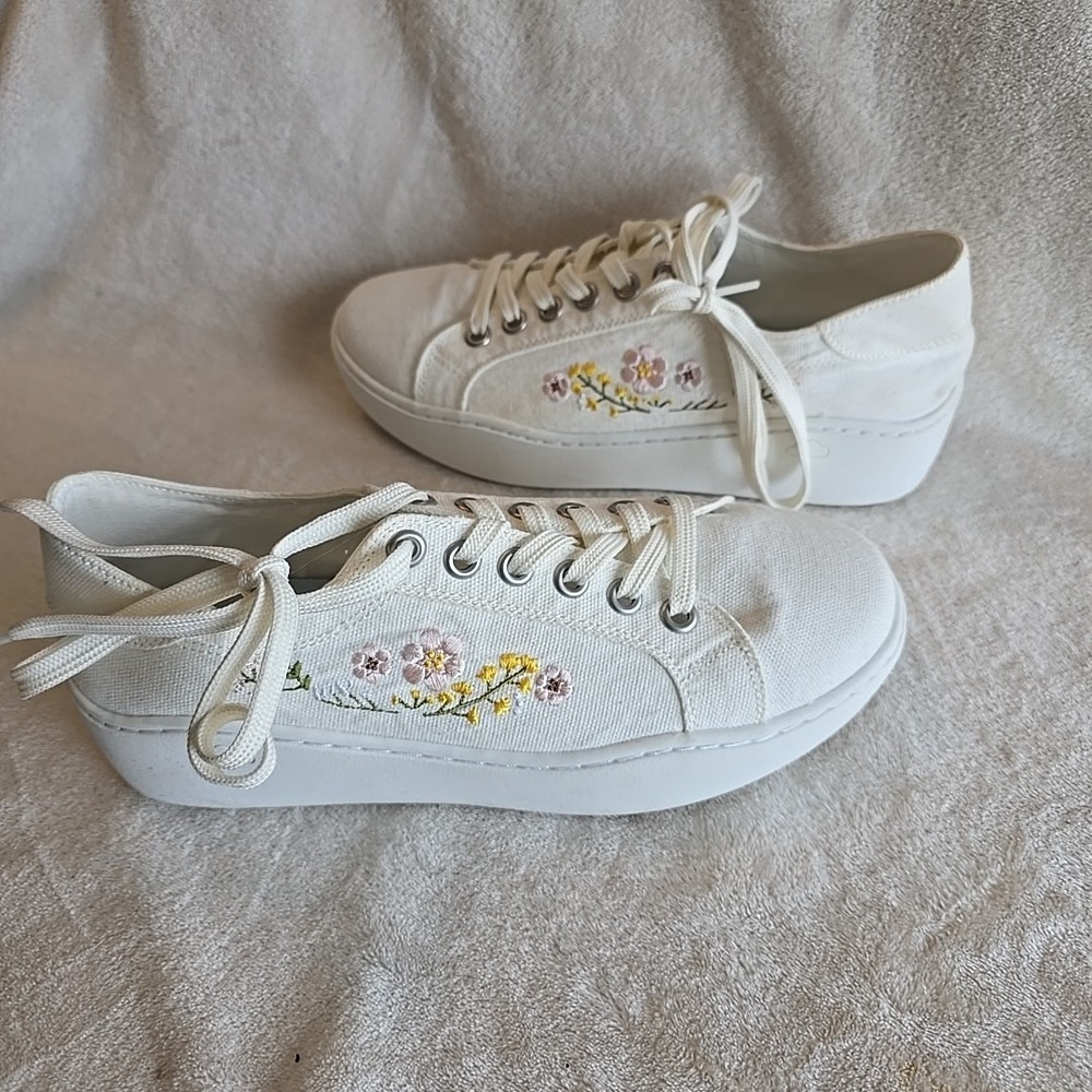 Project Cloud Embroidered Floral Lace-up Shoes Women's Size 10 White Boho